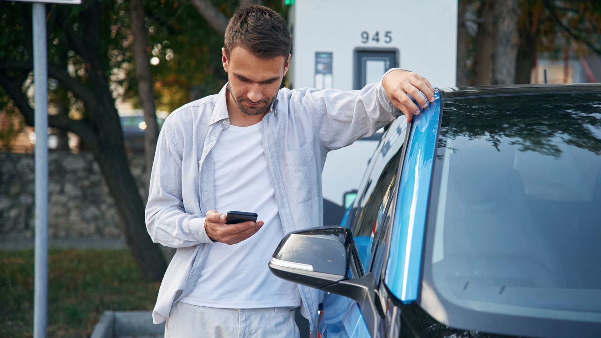 découvrez comment l'assurance automobile s'adapte à la transition énergétique, en offrant des solutions innovantes pour les véhicules écologiques et en promouvant une mobilité durable. protégez votre véhicule tout en contribuant à la préservation de l'environnement.