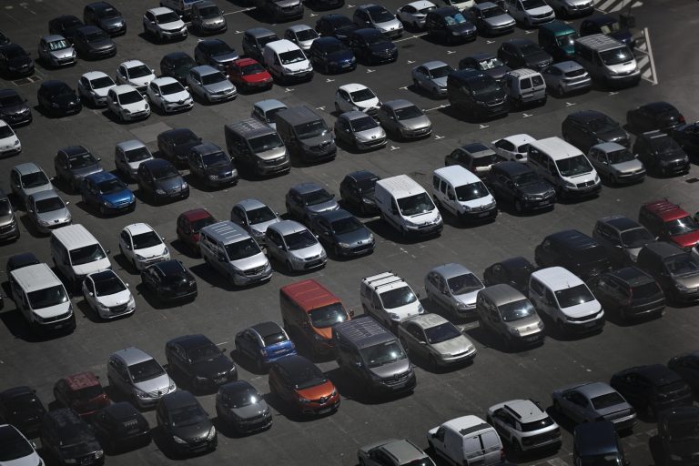 découvrez 3 astuces efficaces pour réduire votre facture d'assurance auto avec rtl. optimisez votre contrat et économisez dès aujourd'hui !