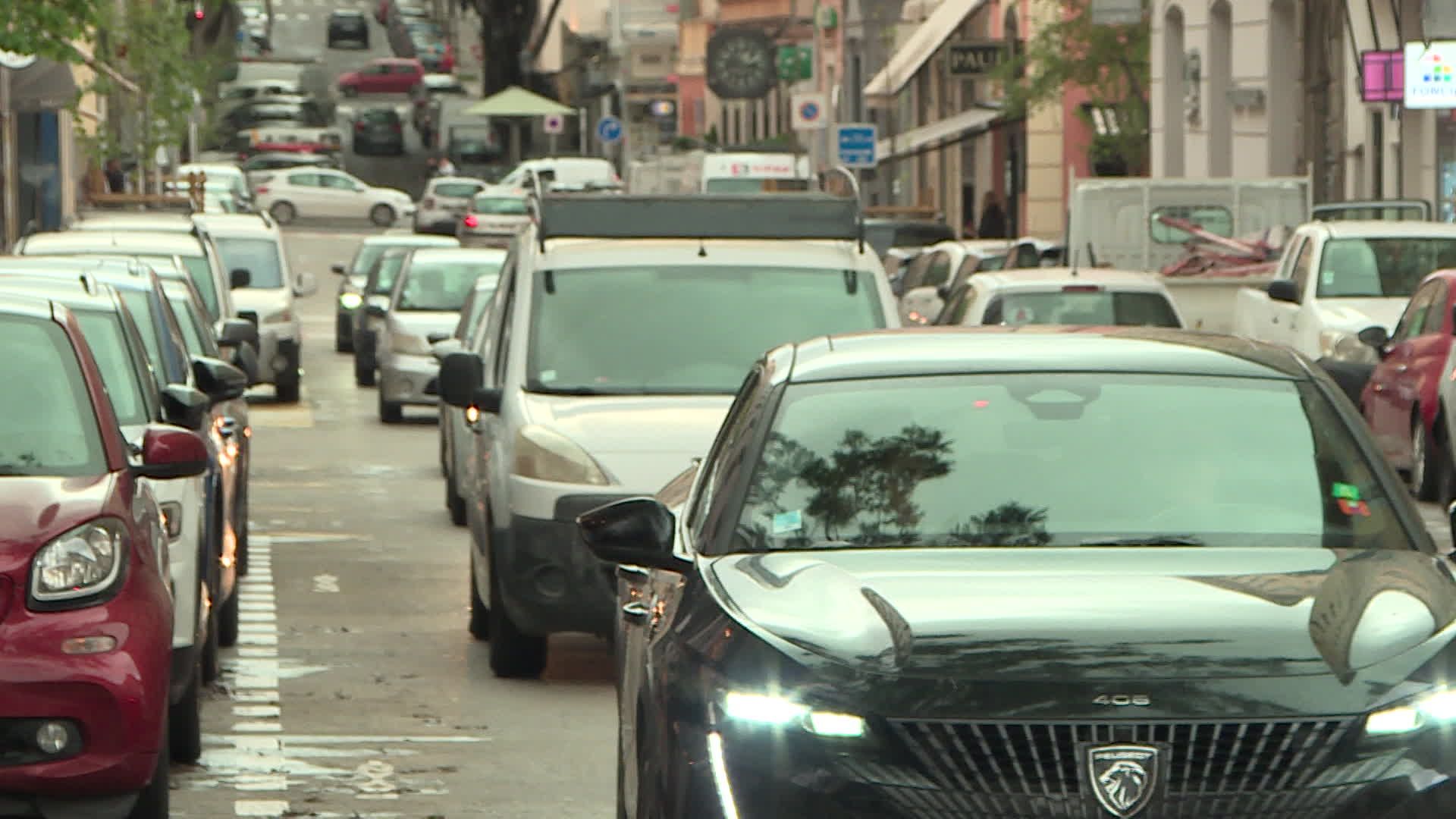 découvrez pourquoi l'assurance auto est chère en corse et comment trouver des solutions abordables pour protéger votre véhicule sur l'île.