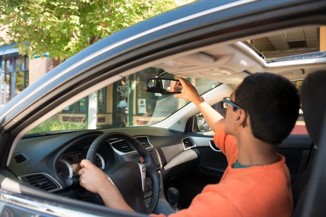 découvrez nos astuces efficaces pour payer moins cher votre assurance auto et économisez sur vos primes tout en restant bien couvert.